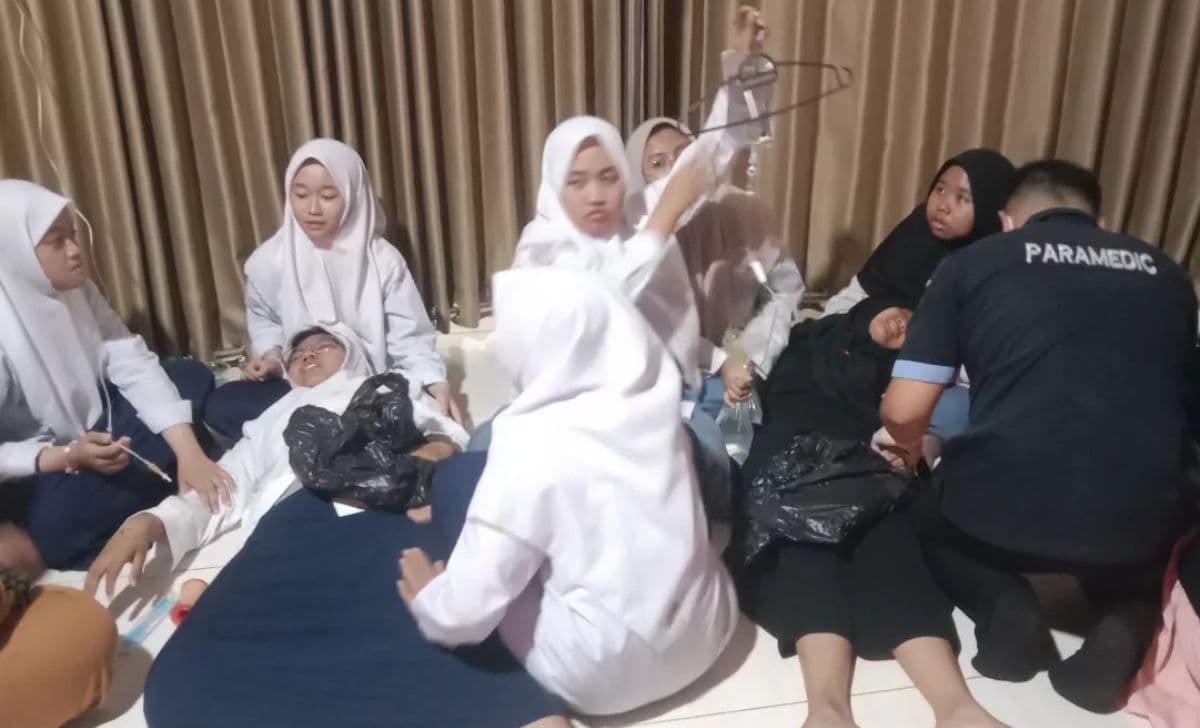 Ratusan Santri Ponpes Manba’ul Hikam Diduga Keracunan Massal: Apa Penyebabnya?