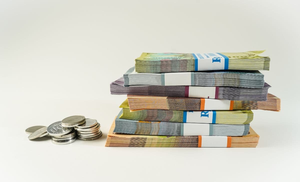 Rupiah Terdepresiasi ke Rp16.611/USD, Tertekan Sentimen Global dan Domestik