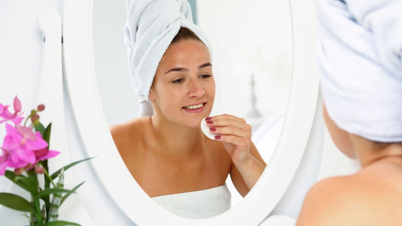 Tips Membersihkan Make Up Wajah Agar Bersih dan Sehat