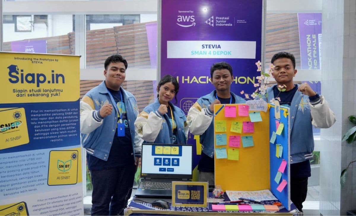 Siswa SMAN 2 Cibinong Juara AI Hackathon 2025 Berkat Inovasi Aplikasi "Learn to Earn"