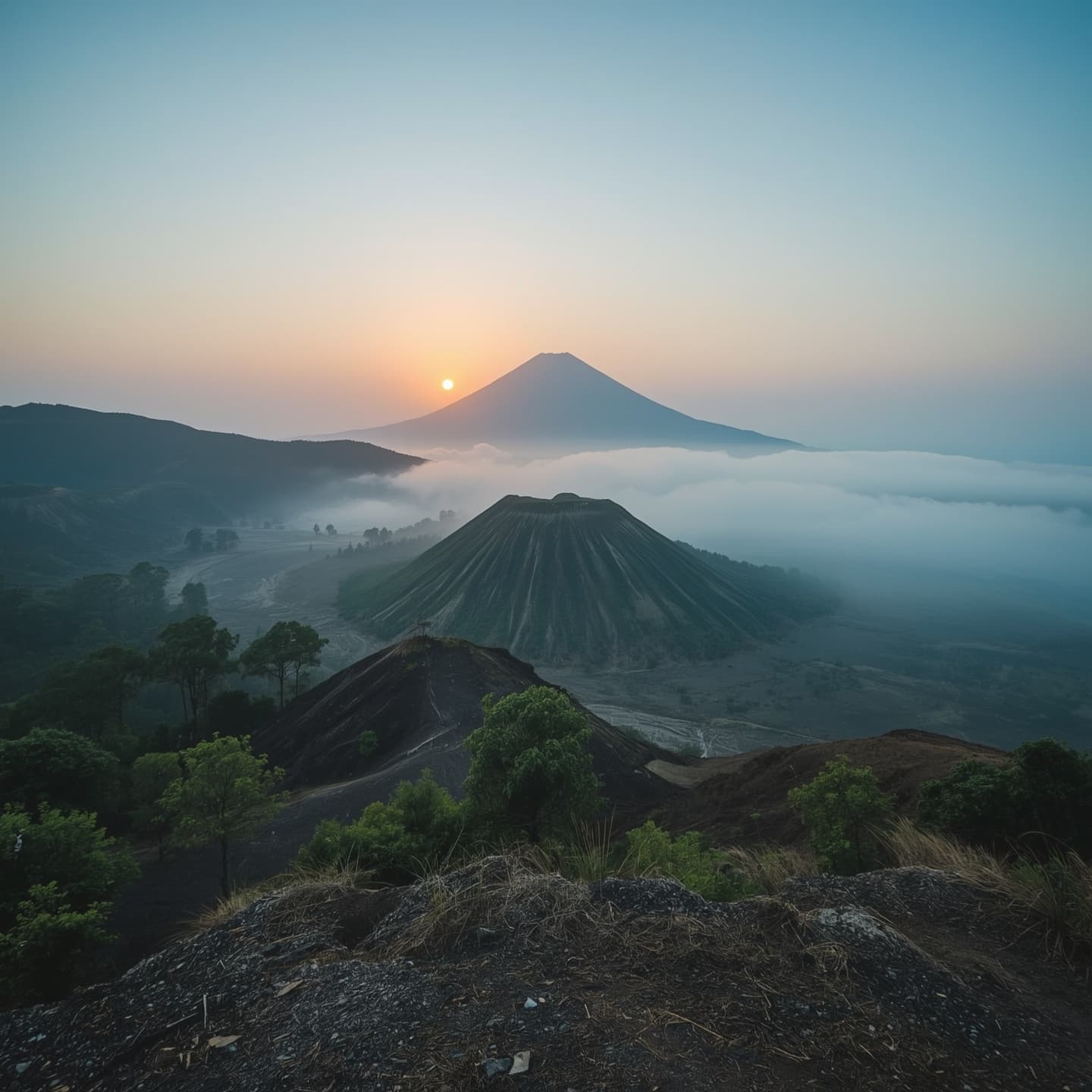 Fenomena Embun Es di Gunung Bromo Viral, Wisatawan Serbu Kawasan TNBTS
