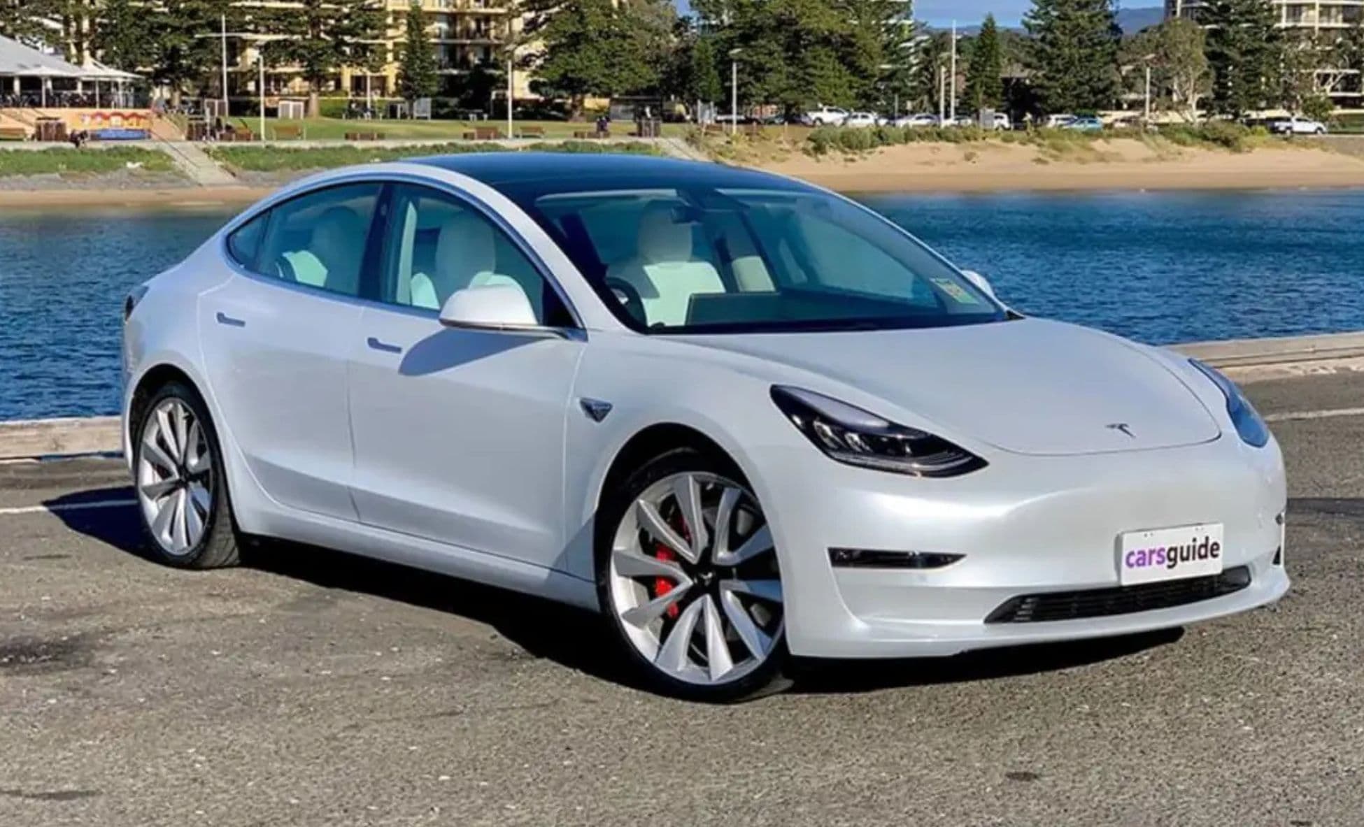 Pemilik Tesla di AS Ganti Logo Mobil Jadi Toyota dan Honda, Ini Alasannya