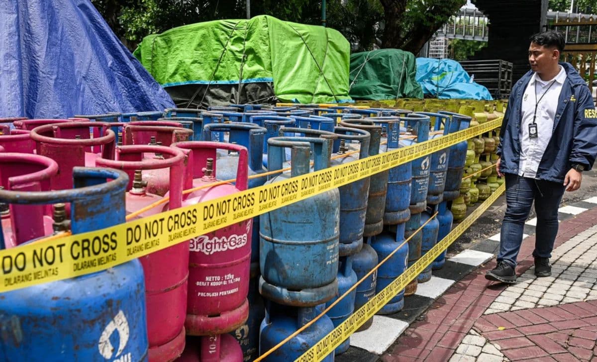 Polda Metro Jaya Bongkar Praktik Pengoplosan LPG Subsidi ke Nonsubsidi, Tiga Tersangka Ditangkap