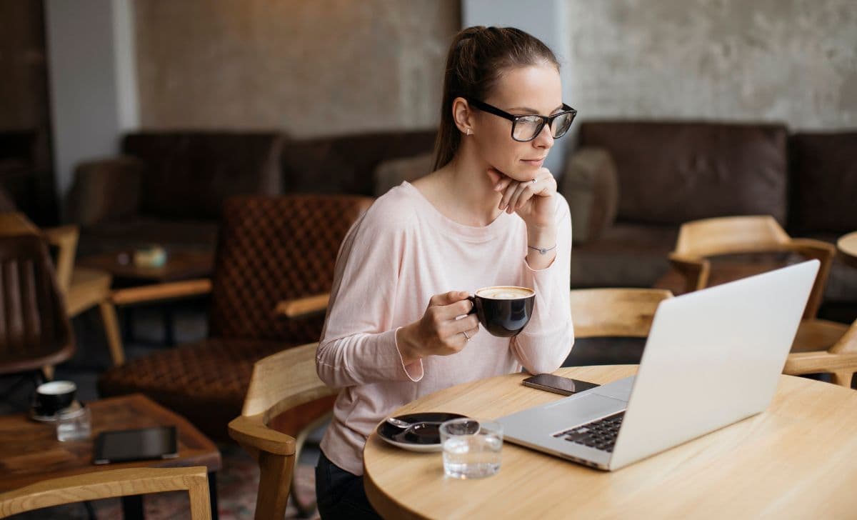 Mau Kerja dari Rumah? Freelance Balas Chat Bisa Jadi Solusi!