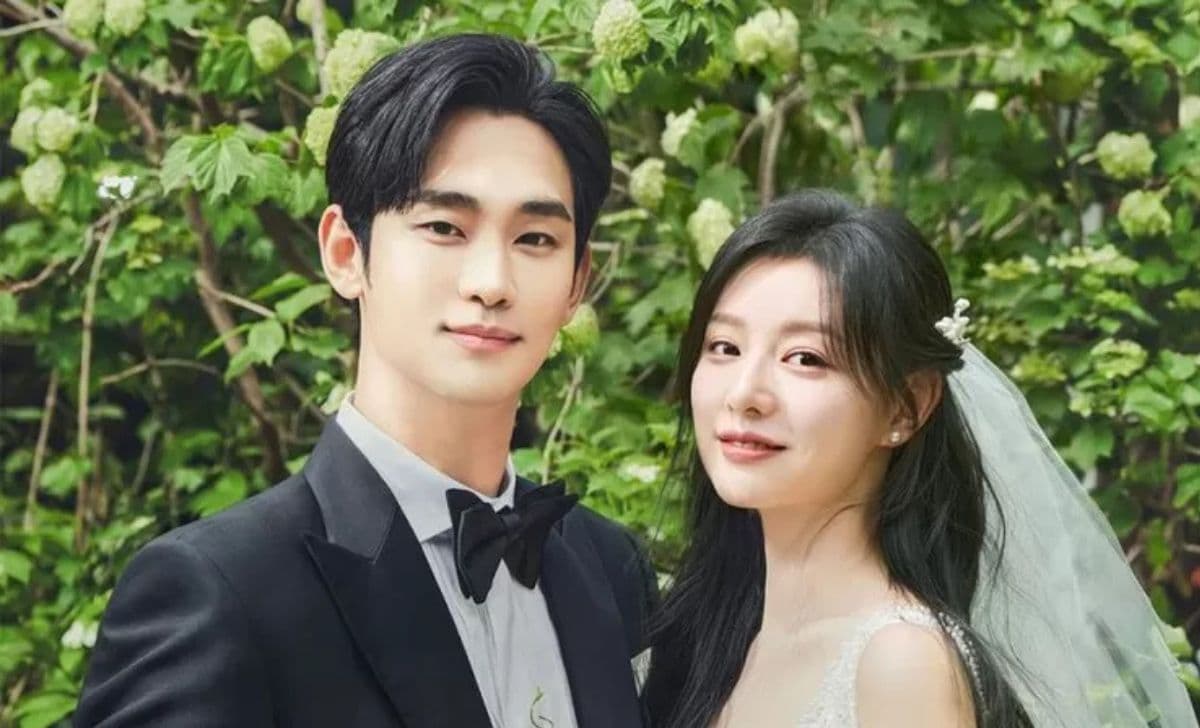 Kim Soo Hyun Tegaskan Tidak Menjalin Hubungan dengan Kim Ji Won