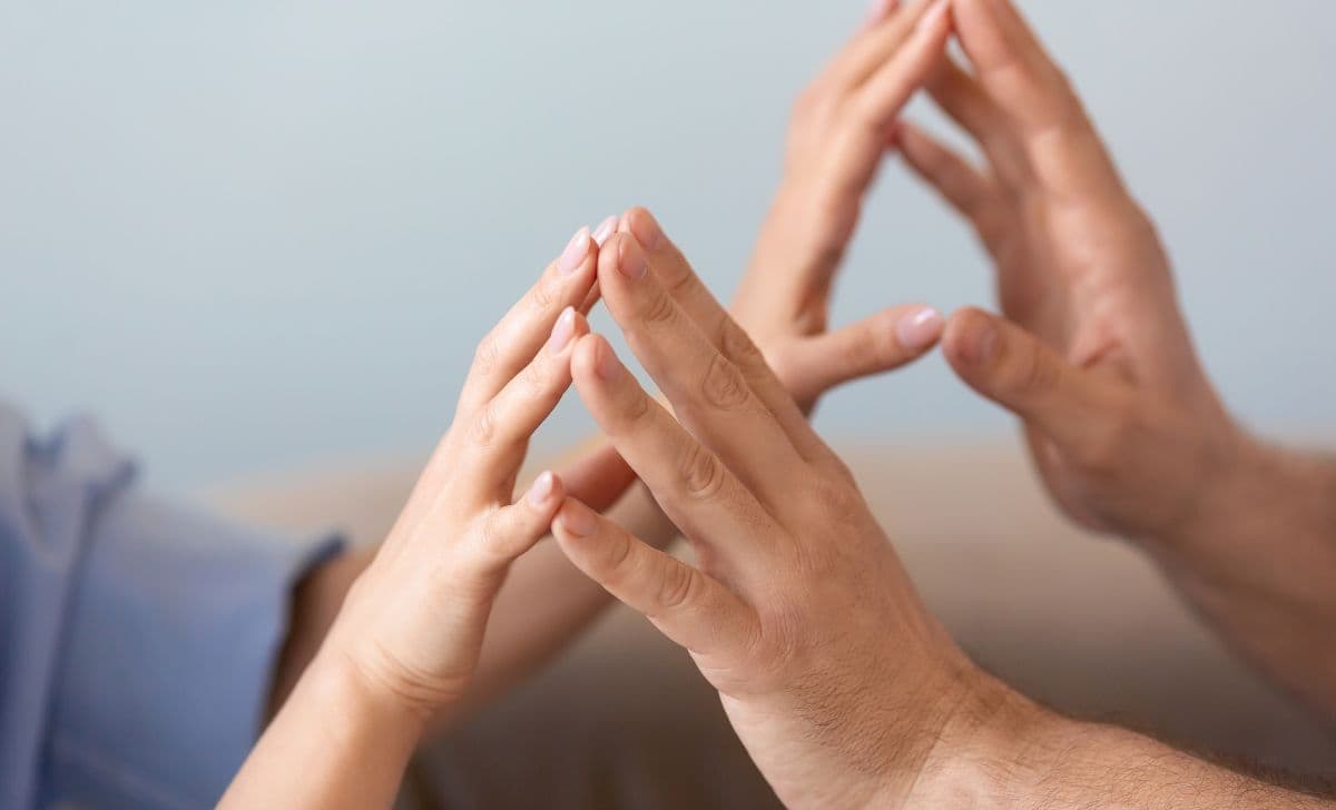 Physical Touch: Mengapa itu Penting?