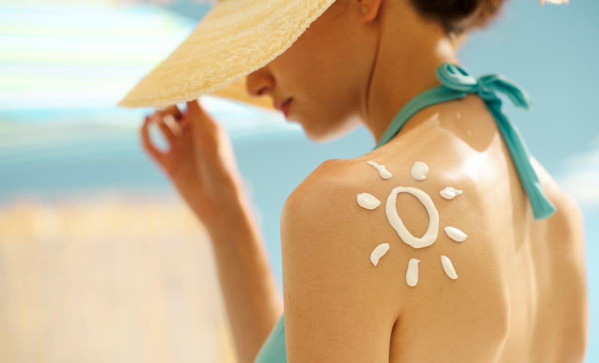 Kulit Berminyak dan Berjerawat? Ini Dia Sunscreen Terbaik untukmu!