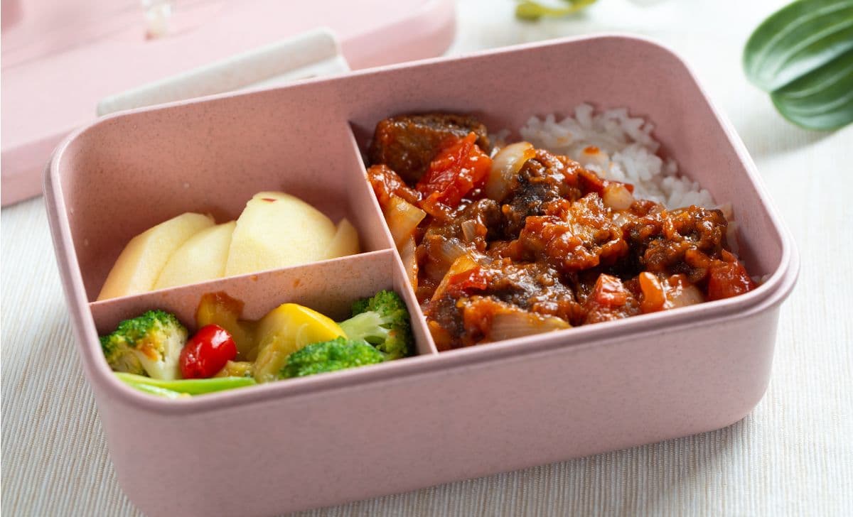 Makan Sehat di Kantor: Tips dan Trik Membawa Bekal Bergizi