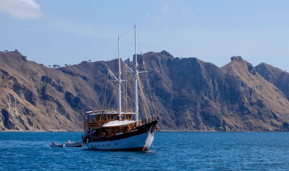 Kapal Wisata Kembali Diizinkan Berlayar ke Pink Beach dan Pulau Komodo