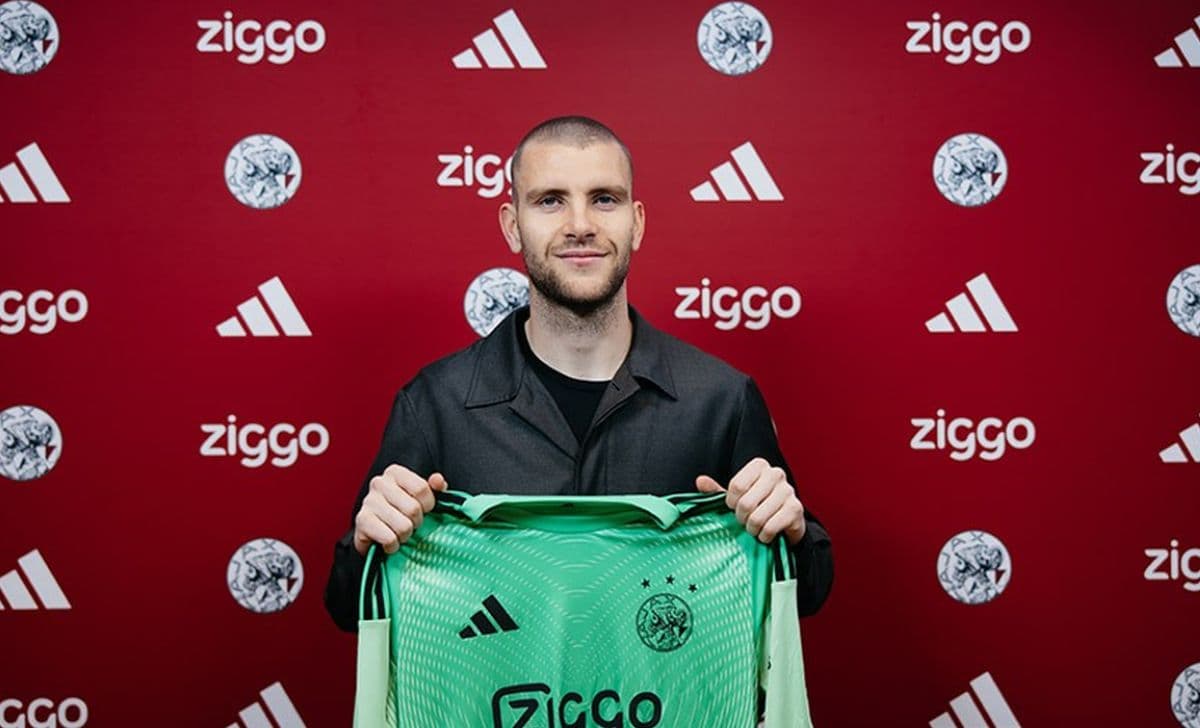 Maarten Paes Mulai Petualangan Baru di Ajax Amsterdam, Siap Debut di Eredivisie