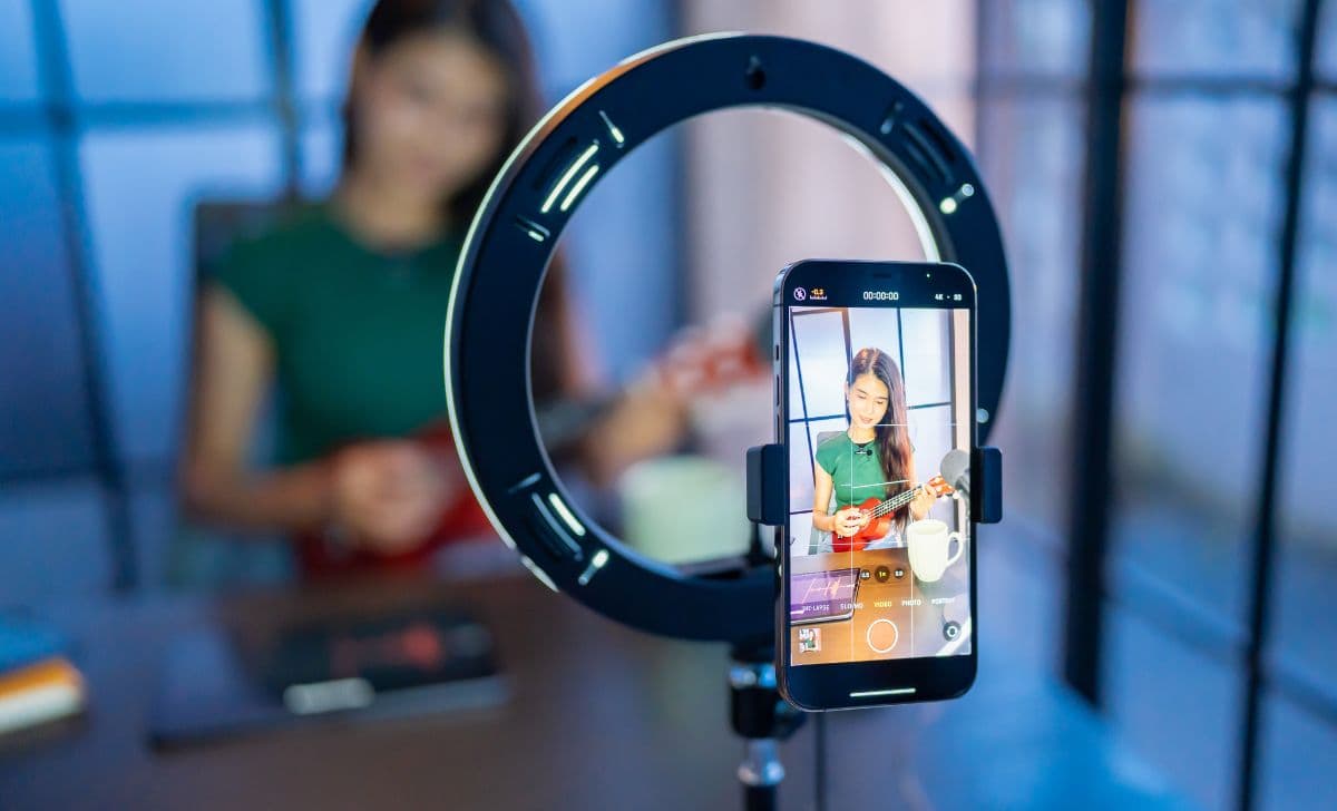 10 Ide Konten Reels Facebook 2025 yang Bakal Bikin Kamu Langsung FYP!