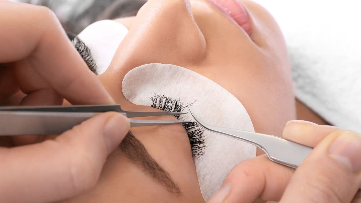 Eyelash Extension Mempercantik atau Merusak Bulu Mata?