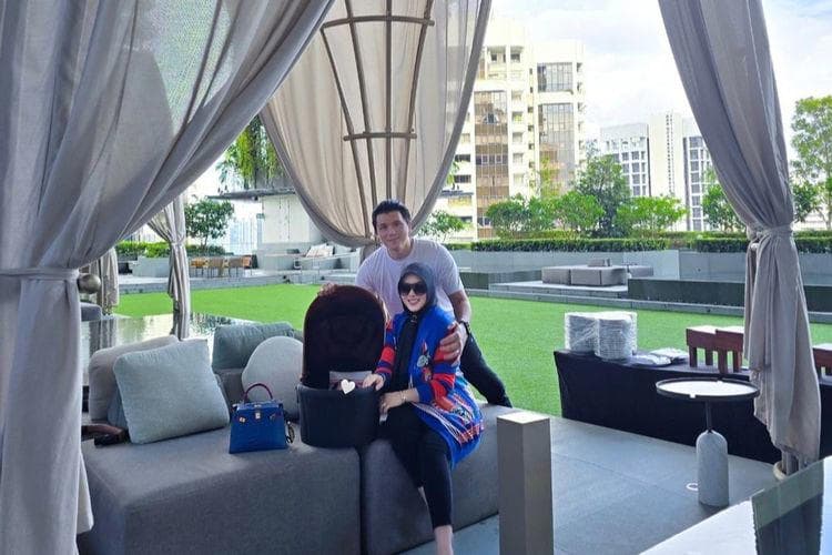 Syahrini Tampil Glamor dengan Perhiasan Rp 1,6 Miliar Saat Nongkrong Bareng Keluarga