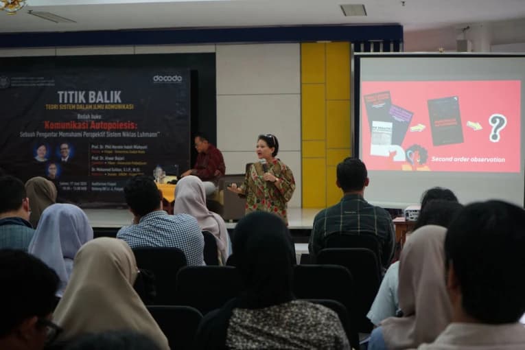 UGM Rilis Buku Pengantar Teori Luhmann: Komunikasi Bukan Sekadar Peran Aktor, Tapi Sistem