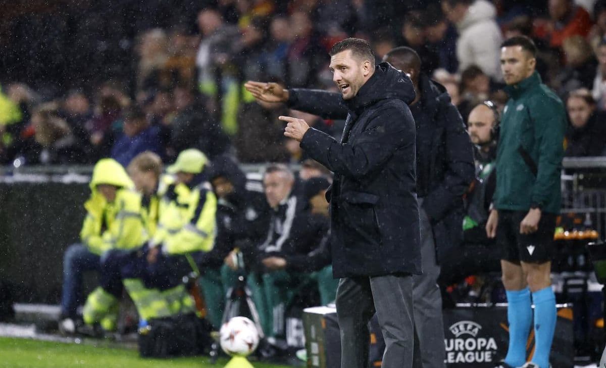 Go Ahead Eagles Siap Tampil All-Out Hadapi Stuttgart, Dean James Kembali Perkuat Lini Belakang