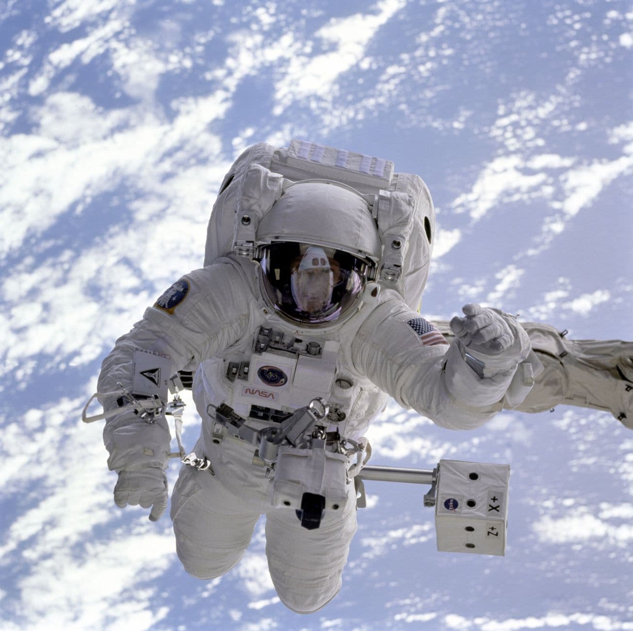 Dua Astronot Wanita Pecahkan Rekor Spacewalk di ISS: Langkah Besar untuk Kesetaraan Gender di Luar Angkasa
