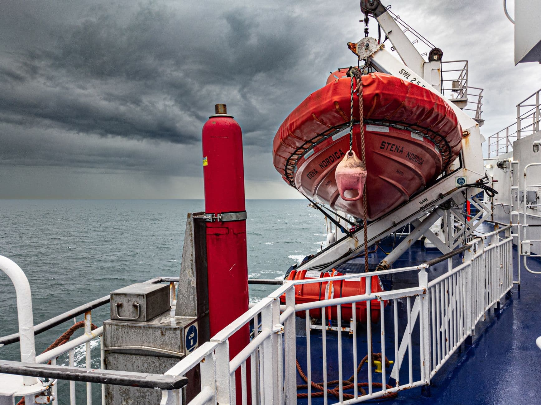 Virgo Transport 8 Tragedy: 243 Passengers at Risk, Intensive Search Efforts in the Java Sea