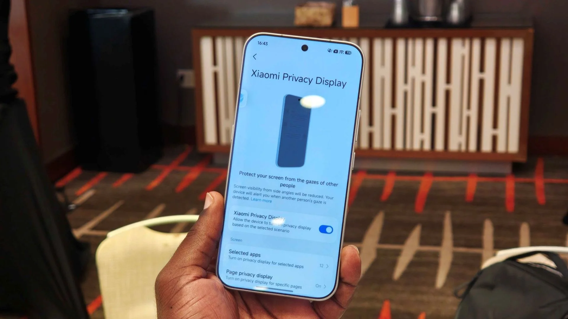 The Xiaomi 18 Pro Privacy display