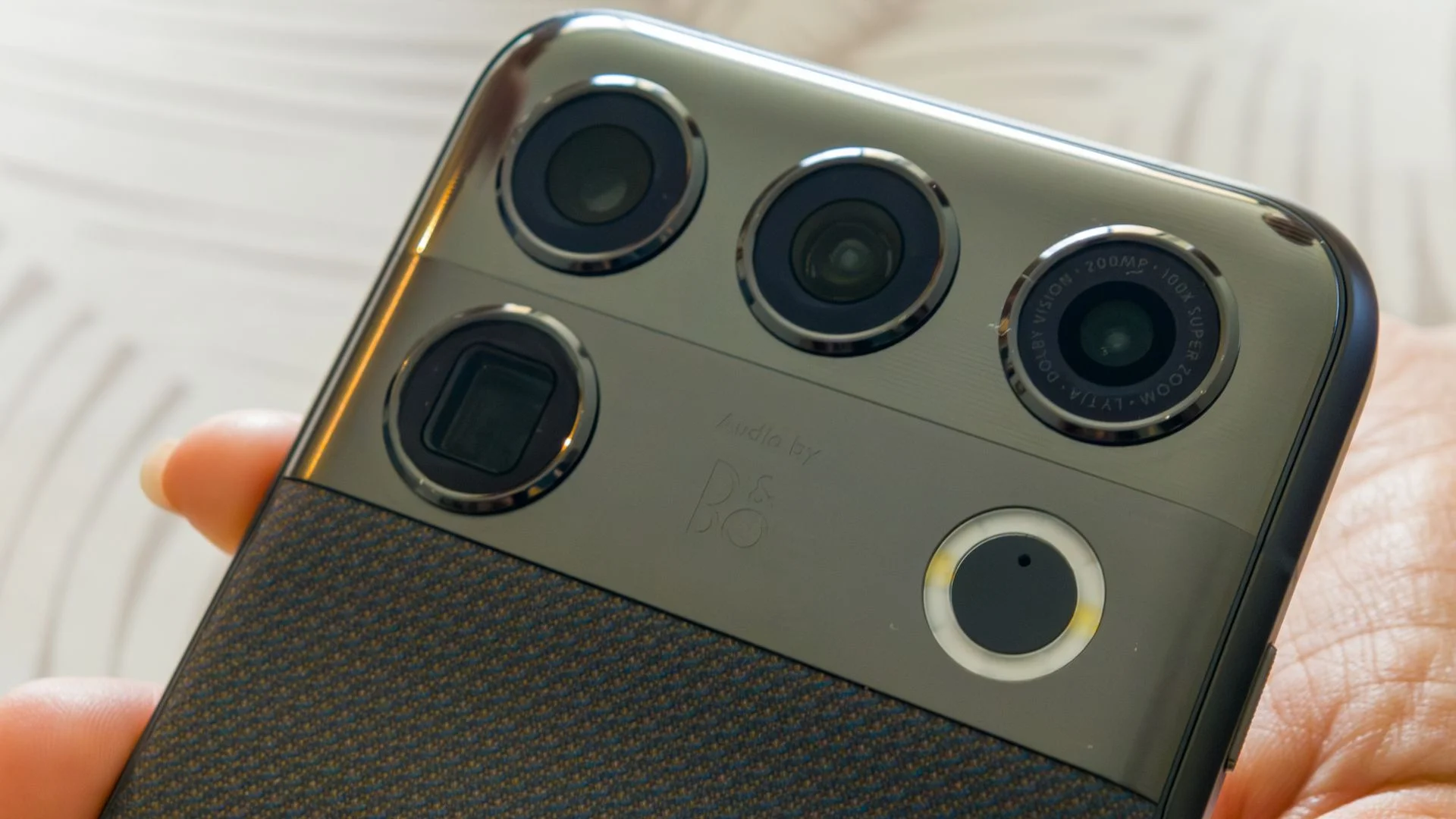 The Motorola Signature 27 cameras