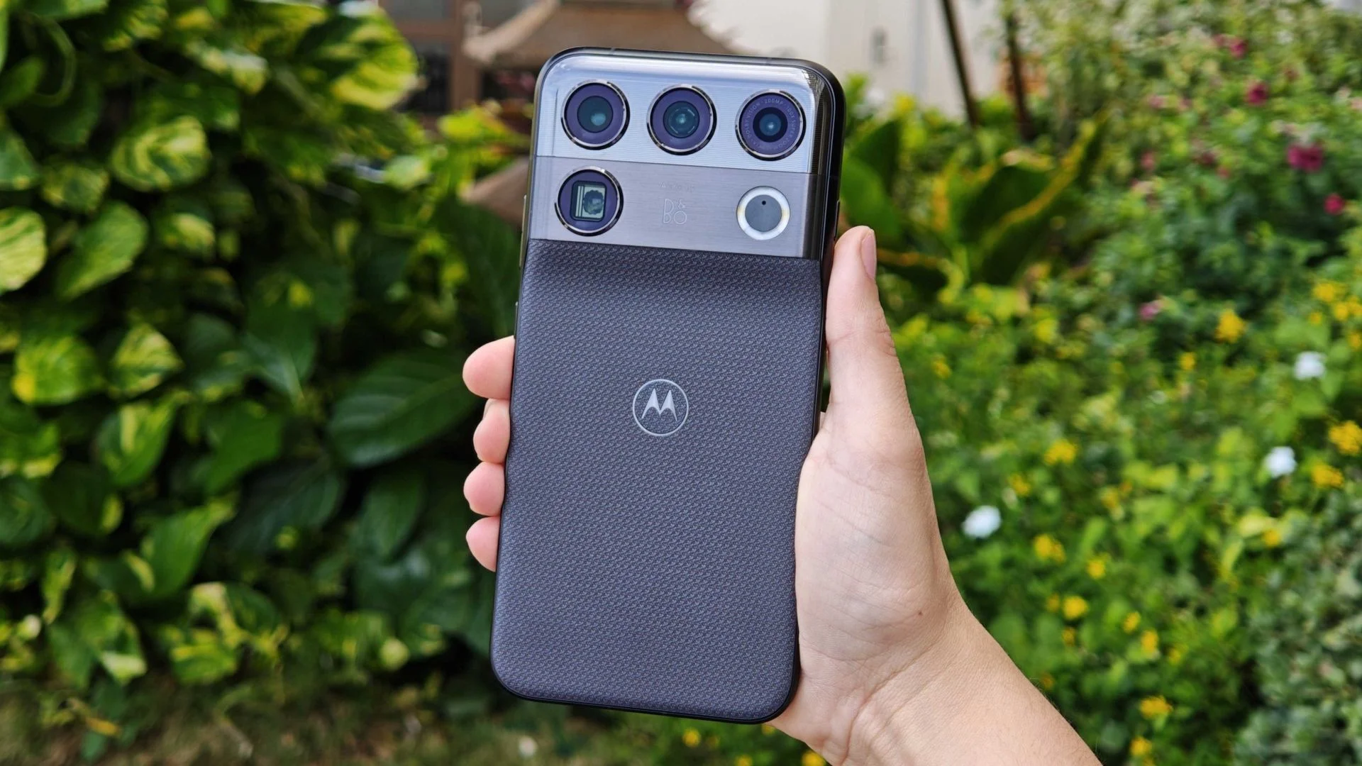 Motorola's Bold Return: The Signature 27 Flagship Set to Make Waves in North America