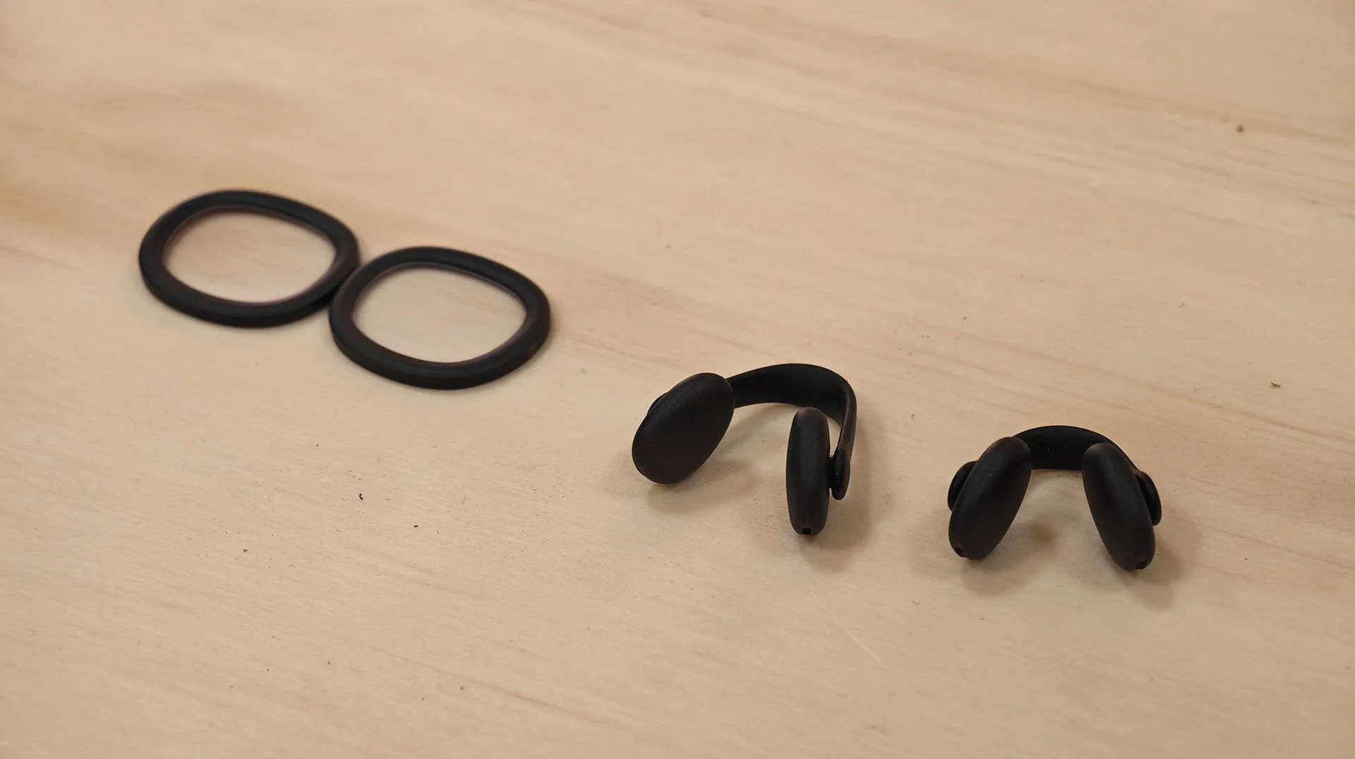 The magnetic prescription lenses and different sized nosepads for Meta VR Glasses