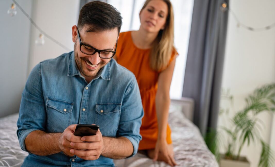 tanda suami selingkuh