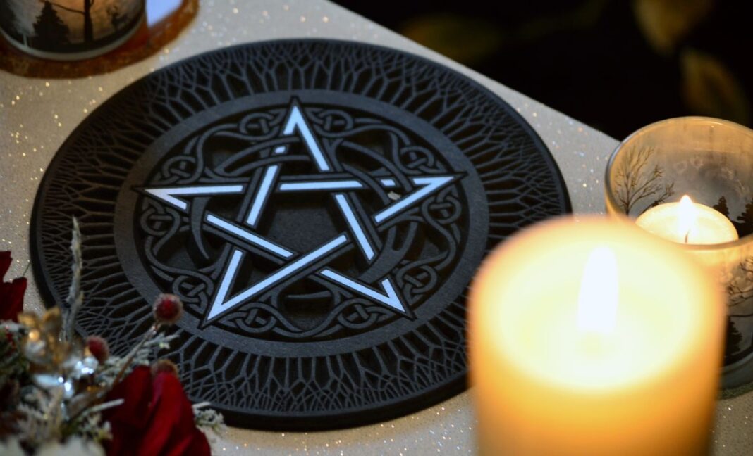 Ciri-Ciri Belatung Santet