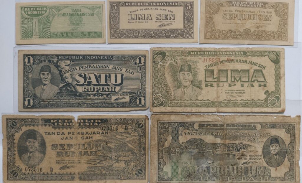 sejarah uang di indonesia
