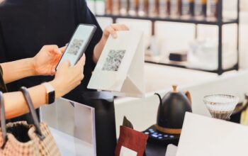 Transaksi dengan Uang Elektronik dan QRIS Akan Dikenakan PPN 12 Mulai 2025