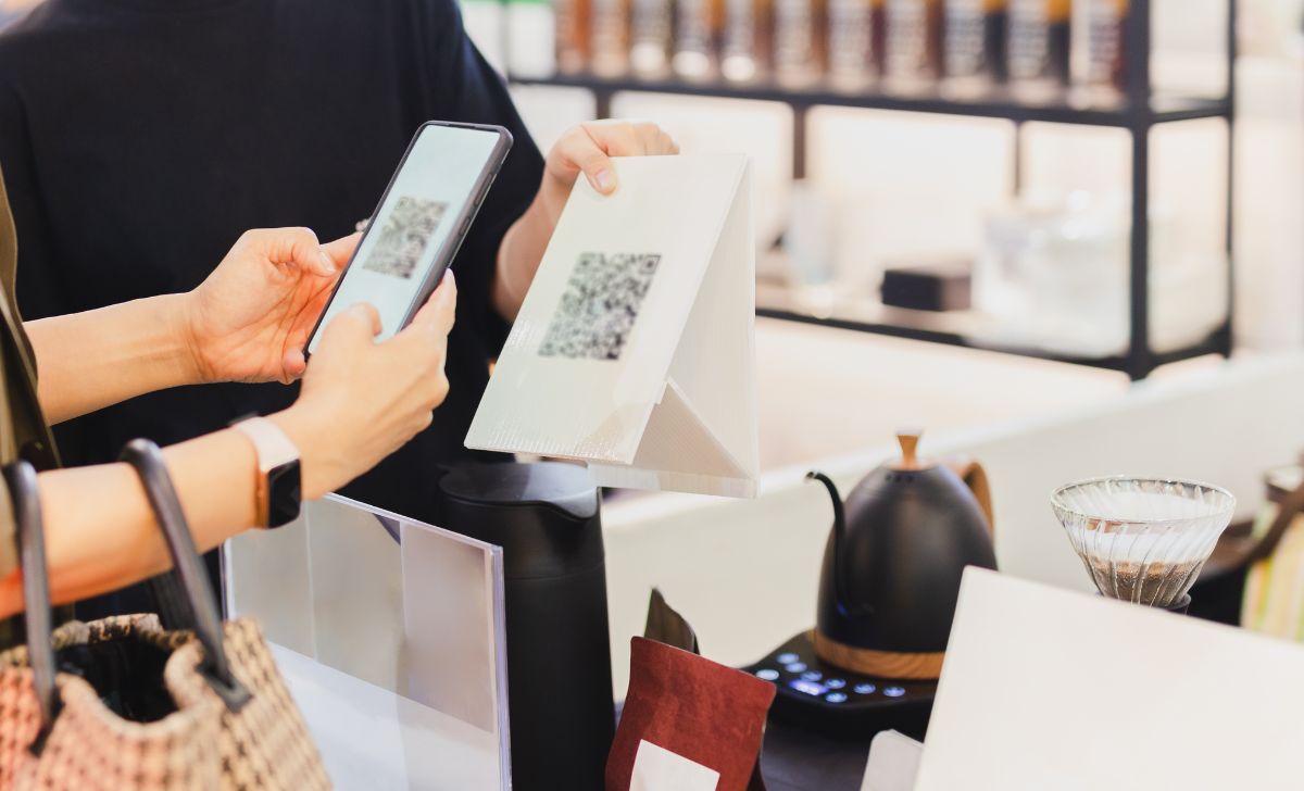 Transaksi dengan Uang Elektronik dan QRIS Akan Dikenakan PPN 12 Mulai 2025