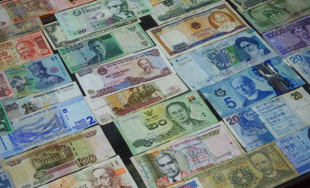 10 Mata Uang Terendah di Dunia 2025 Indonesia Urutan Berapa