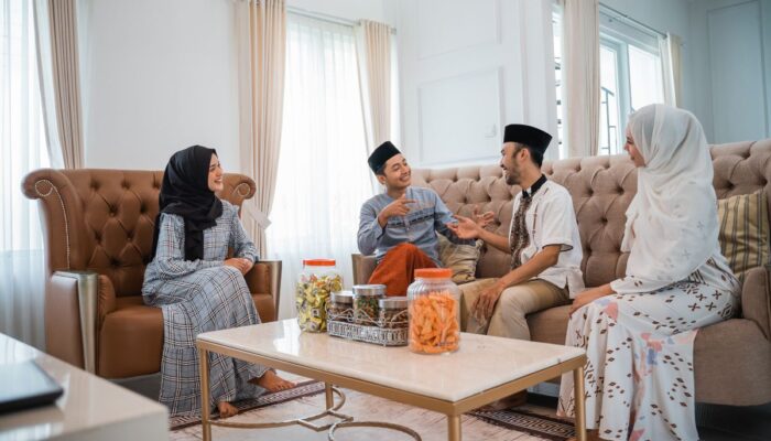 7 Manfaat Silaturahmi, Mengapa Kita Perlu? Ini Penjelasannya!