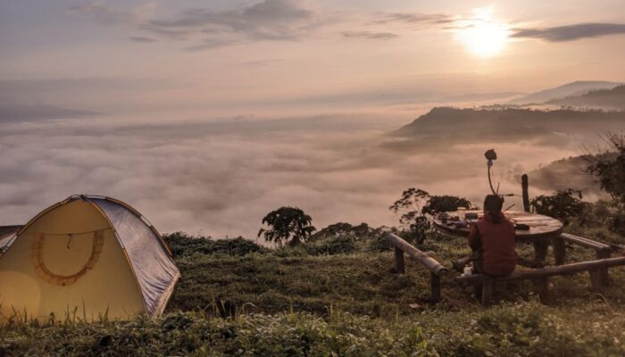 Wisata Bukit Embun Lampung Barat: Pemandangan Cantik Negeri Di Atas Awan!