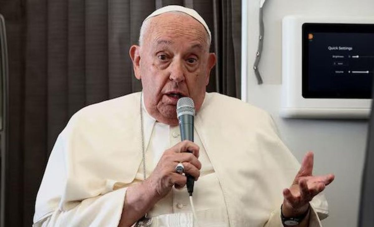 Diberi Oksigen Aliran Tinggi Paus Fransiskus Masih Alami Krisis Pernapasan