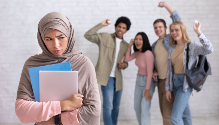 Mengapa Kita Tidak Boleh Menghina Orang Lain? Ini Alasannya!