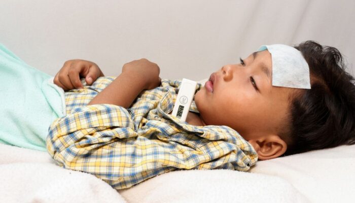 Lakukan Ini! Pertolongan Pertama Demam Berdarah pada Anak