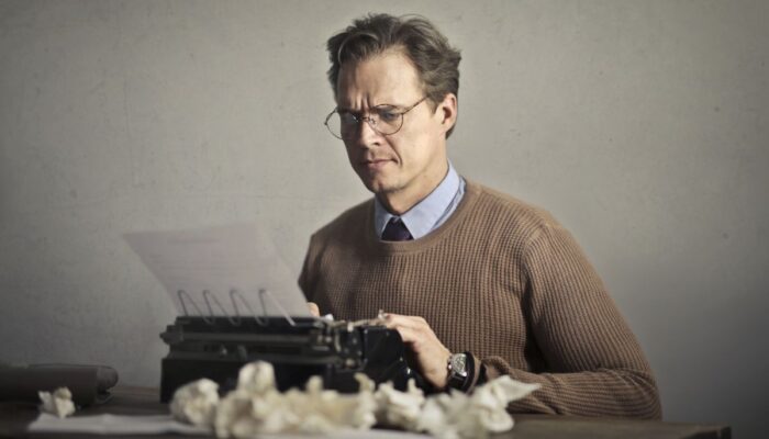 Ingin Belajar Menulis Berita? Pahami Struktur Teks Berita Ini!