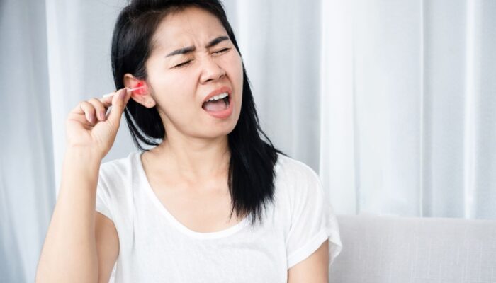 Cara Mengatasi Telinga Tersumbat Secara Alami dan Efektif