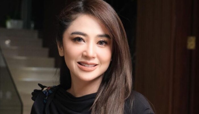 Dewi Perssik Batal Pulang ke Jember, Jalani Ramadan Bersama Ibu di Jakarta