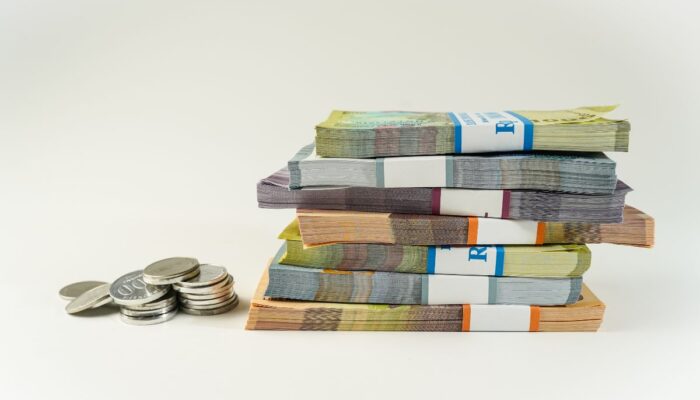 Rupiah Terdepresiasi ke Rp16.611/USD, Tertekan Sentimen Global dan Domestik