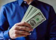 Bank Mandiri dan BCA Hadapi Tantangan Likuiditas Valas di Tengah Gejolak Global