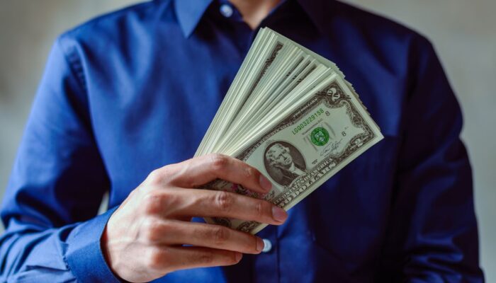 Bank Mandiri dan BCA Hadapi Tantangan Likuiditas Valas di Tengah Gejolak Global