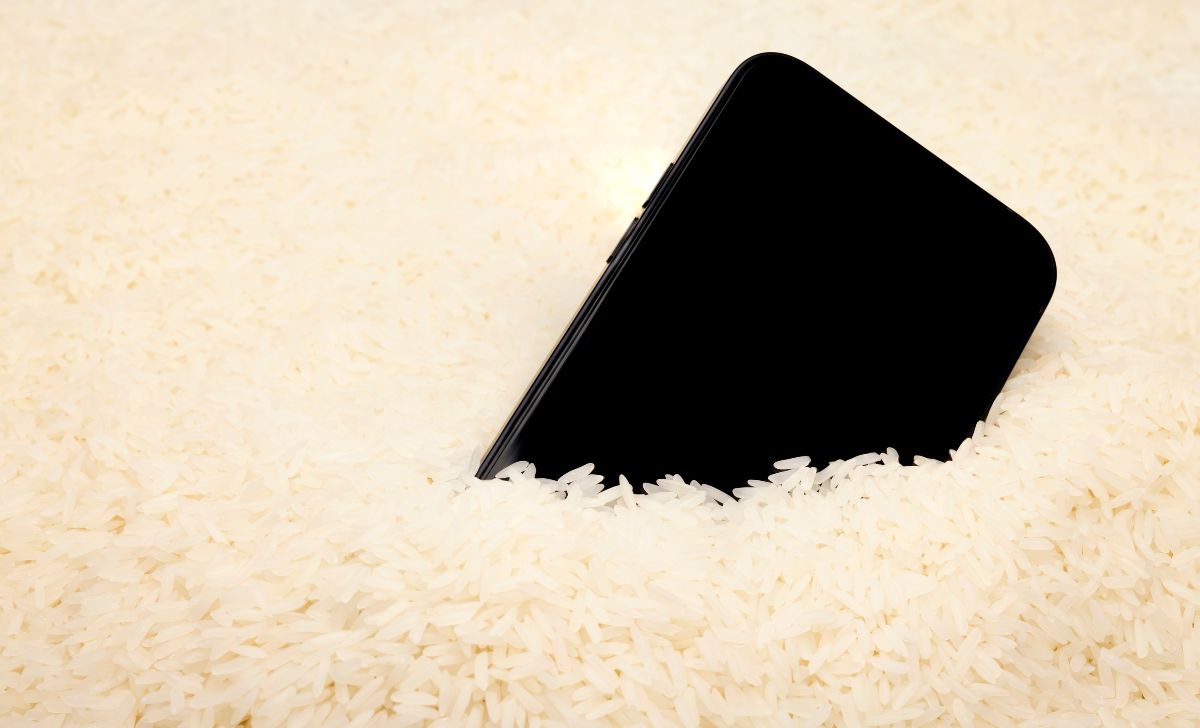 Cara Mengatasi HP Kemasukan Air