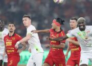 Persija vs Persebaya Berbagi Angka di Duel Klasik Liga 1