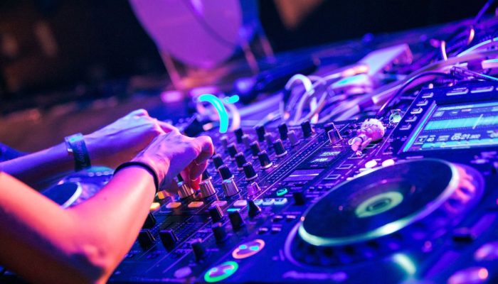 Kepsek SMKN 1 Tejakula Terancam Dicopot Usai Pesta Kelulusan Diiringi DJ Berpakaian Seragam Ketat