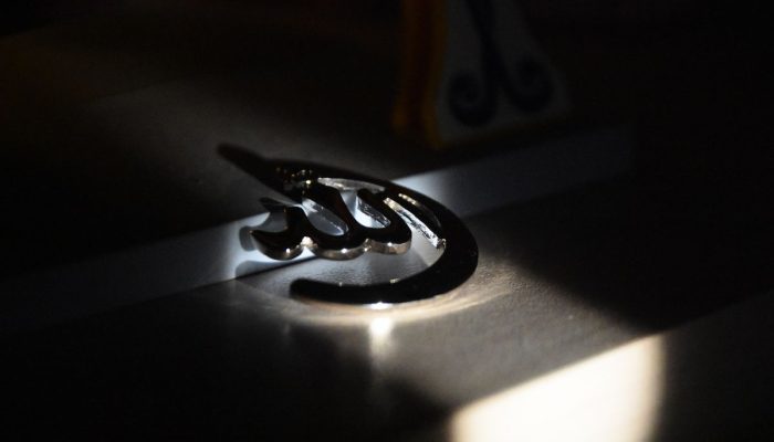 Siapa yang Menciptakan Allah? Ini Penjelasan Lengkapnya