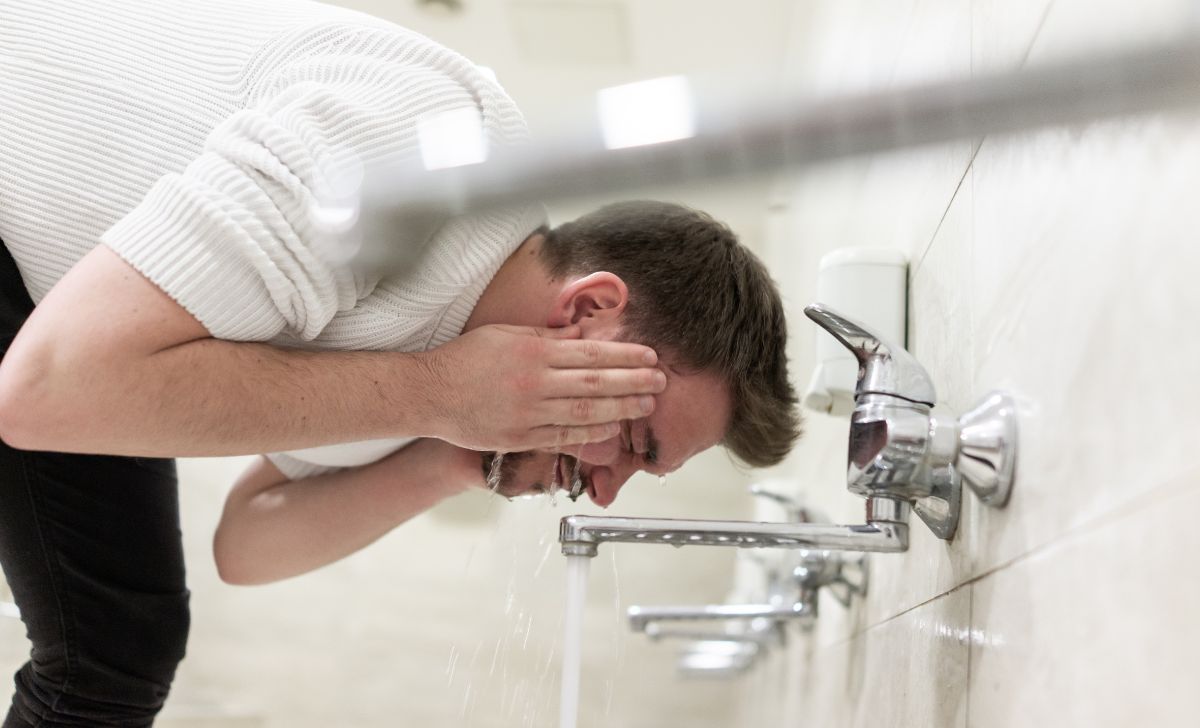 Tata Cara & Niat Mandi Wajib Setelah Berhubungan Suami Istri