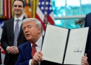 Trump Ancam Tarif 25 Persen untuk Apple dan Samsung, Harga Ponsel Global Terancam Naik