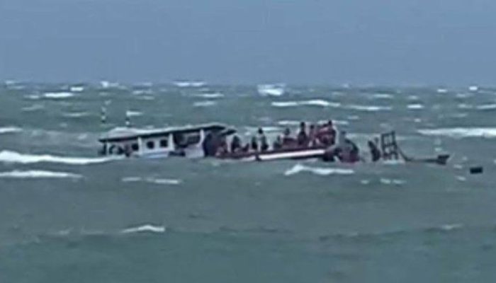 Tujuh Tewas dalam Tragedi Tenggelamnya Kapal Wisata di Pantai Malabero Bengkulu