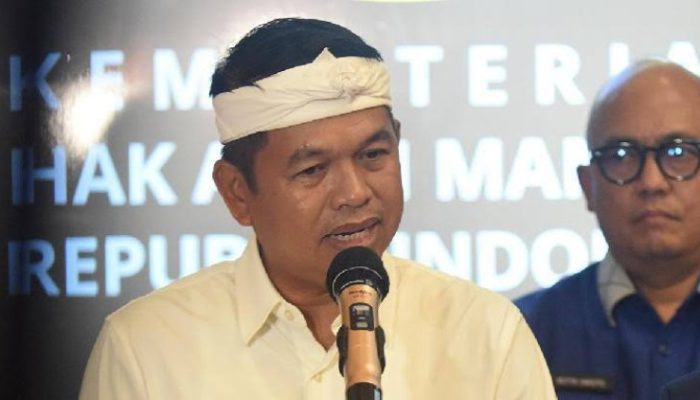 Gubernur Jabar Dedi Mulyadi Kunjungi Keluarga Korban Ledakan Amunisi di Garut